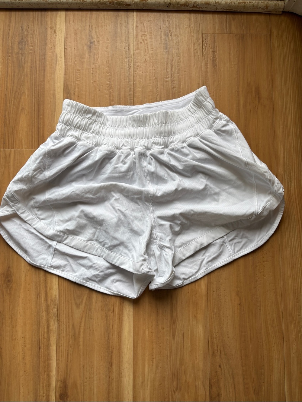 Lululemon white Hotty hots with nude liner size 4